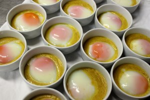 Uovo pochè al curry